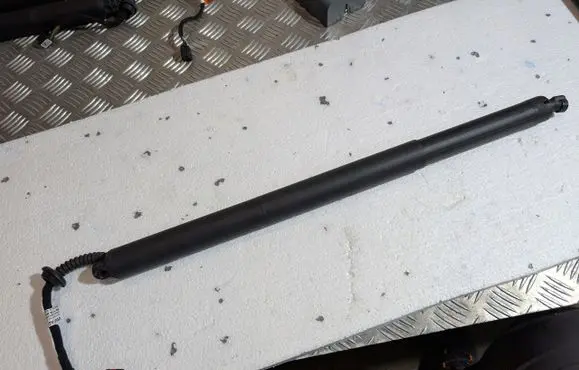 Skoda Octavia Mk3 (5E) Tailgate/trunk/boot lift motor 5E9827851