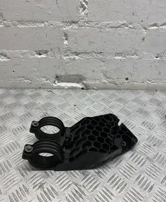 BMW X6 F16 Fuel filter bracket/mount holder 7031460
