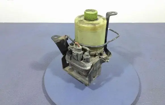 Volkswagen Polo Power steering pump 6Q0423156AB