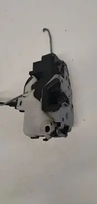 Chevrolet Camaro Front door lock 1357924