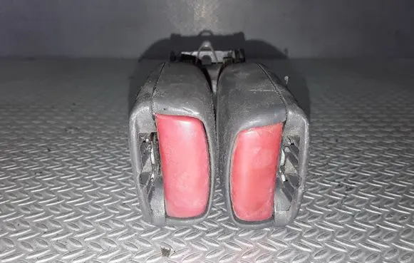 Volvo S80 Middle seatbelt buckle (rear) 