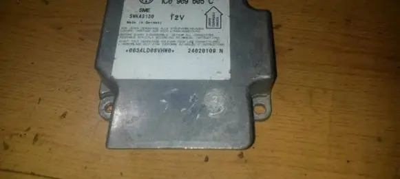 Volkswagen PASSAT B5.5 Airbag control unit/module 1c0909605c 5wk43130