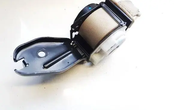 Middle seatbelt (rear)