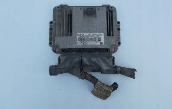 Opel Zafira B Engine control unit/module 55198922