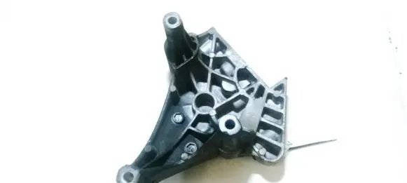 Volkswagen Touran I Engine mounting bracket 03g199207a