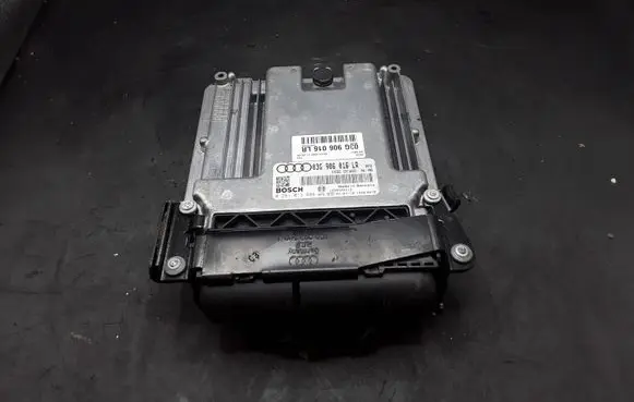 Audi A4 S4 B7 8E 8H Engine control unit/module 03G906016LR 0281013888 EDC16U31