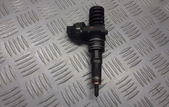 Skoda Octavia Mk2 (1Z) Fuel injector 038130073AG