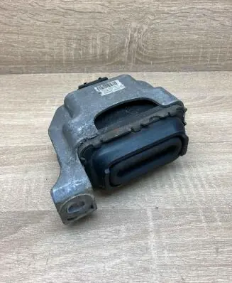 Mini One - Cooper Coupe R56 Engine mount bracket 6778645 686235