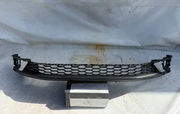 Volkswagen Tiguan Front bumper lip 5NA805903