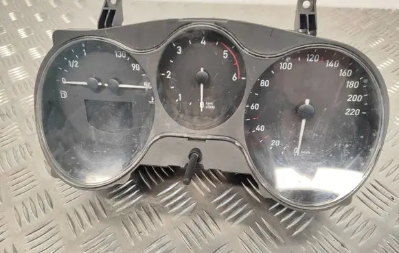 Seat Altea XL Speedometer (instrument cluster) 5P0920823C