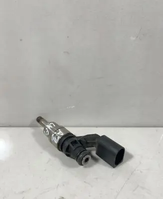 Audi A3 S3 8P Fuel injector 0261500016 03C906036A