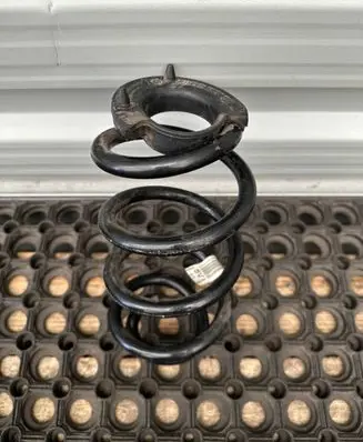 BMW 1 F40 Rear coil spring 6897382