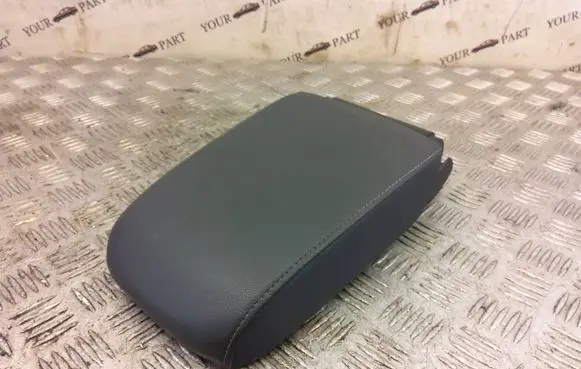 Volkswagen Golf VII Armrest 