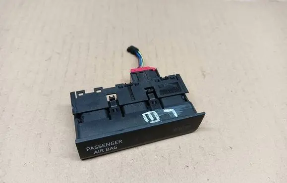 Passenger airbag on/off switch