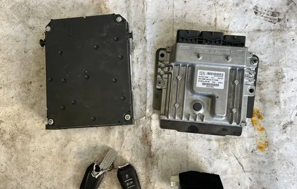 DS Automobiles 5 Engine ECU kit and lock set 967175380