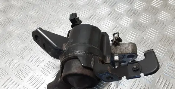 Toyota Verso Engine mount bracket