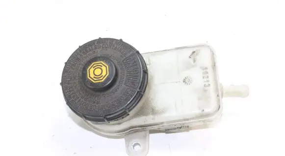 Honda CR-V Brake fluid reservoir 