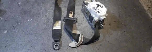 Toyota Prius (XW30) Front seatbelt 7S7560