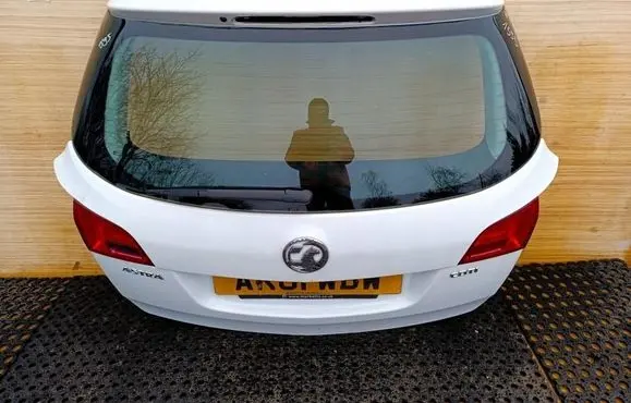Opel Astra J Tailgate/trunk/boot lid
