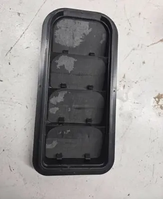 Quarter panel pressure vent