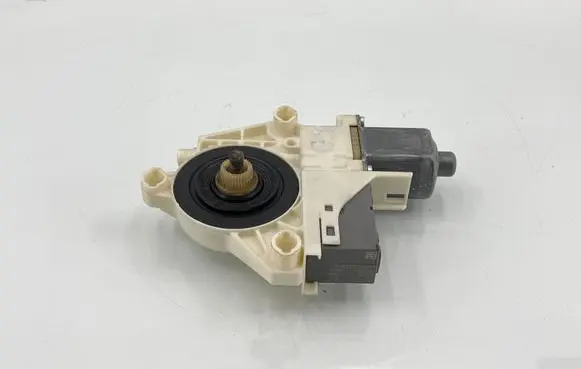 Peugeot 407 Rear door window regulator motor 0130822201