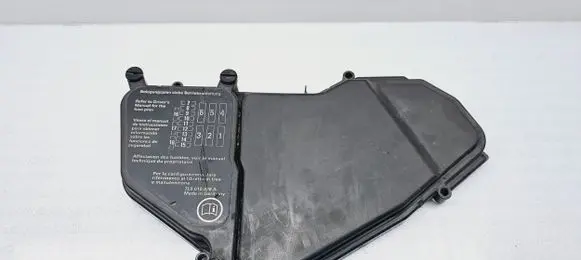 Porsche Cayenne (9PA) Fuse box cover 7L0937576A