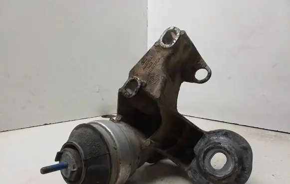Audi A6 S6 C5 4B Engine mount bracket 4B0199352B