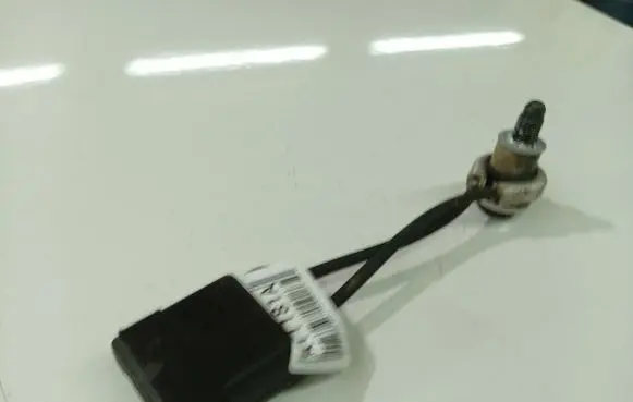 Opel Corsa D Seat belt adjustment rail 13240226
