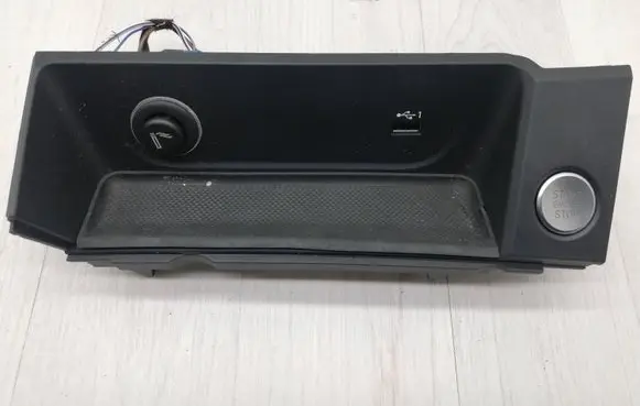 Audi A4 S4 B9 USB socket connector 8w2864131b