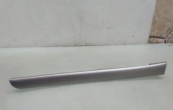 Dashboard glove box trim