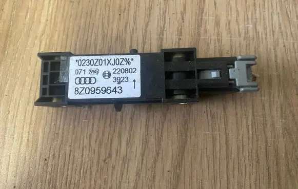 Audi A2 Airbag deployment crash/impact sensor 8Z0959643 220802 0230Z01XJ03C6