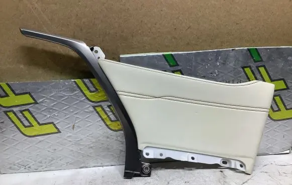 Lexus RX 300 Other front door trim element 6770548070 6770548090