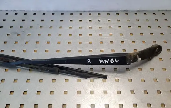 Toyota Land Cruiser (J120) Front wiper blade arm