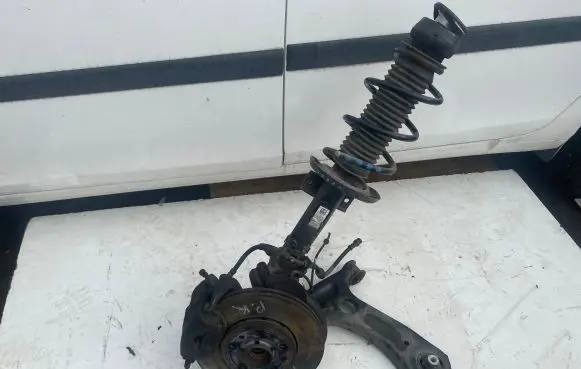 Volkswagen Polo V 6R Front wheel hub spindle knuckle
