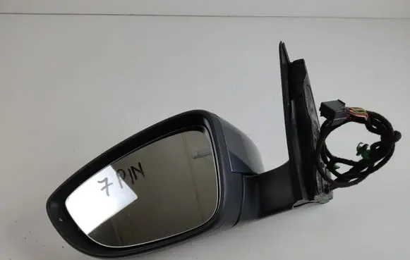 Volkswagen PASSAT B7 Front door electric wing mirror E1012522