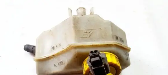 Brake fluid reservoir