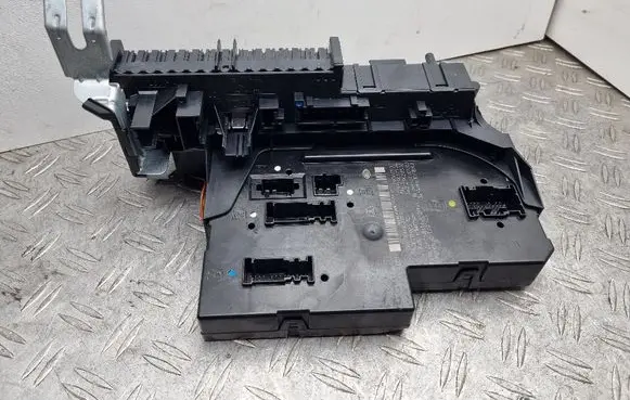 Mercedes-Benz E W212 Fuse module A2129060505 5DK011023