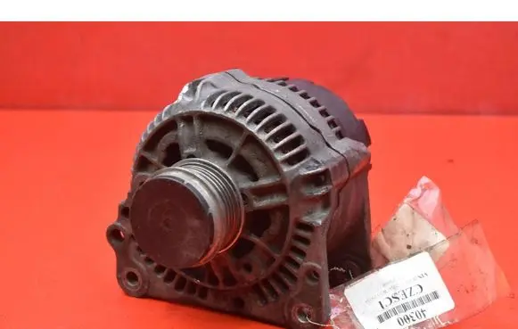 Volkswagen PASSAT B5 Generator/alternator 028903027S