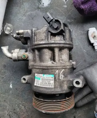 Volkswagen PASSAT CC Air conditioning (A/C) compressor (pump) 5N0820803C