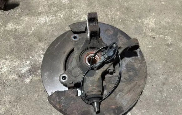 Citroen DS5 Front wheel hub spindle knuckle