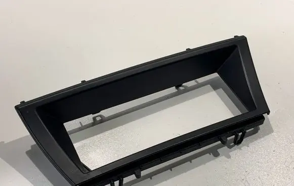 Radio/GPS head unit trim