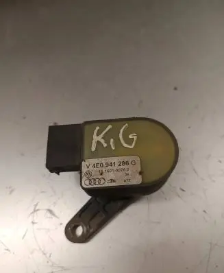 Headlight/headlamp level sensor
