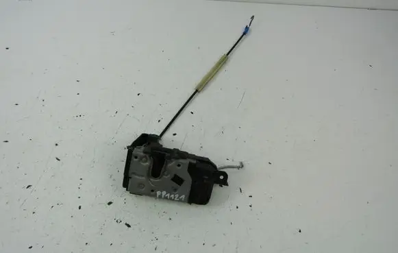Opel Zafira B Front door lock 