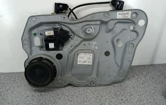 Volkswagen Touran I Front door window regulator with motor