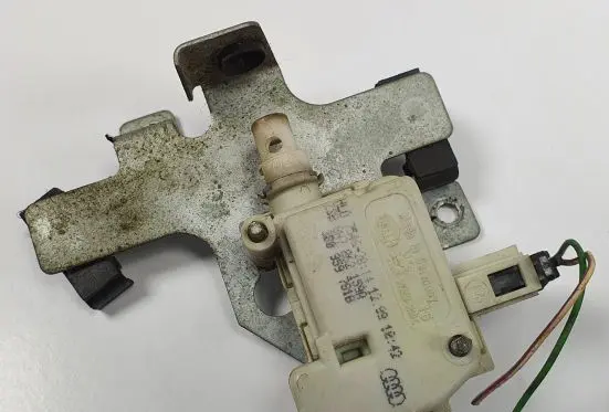 Audi TT Mk1 Tailgate boot lock/latch motor 8N7862159A