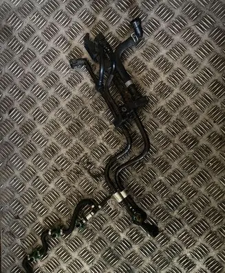 Fuel injector supply line/pipe