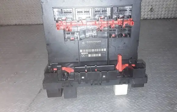 Volkswagen Golf V Comfort/convenience module 1K0937049M
