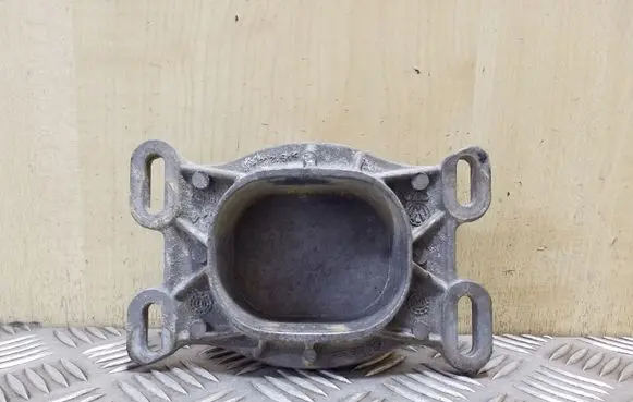 Audi A6 S6 C6 4F Engine mounting bracket 4B0199335L