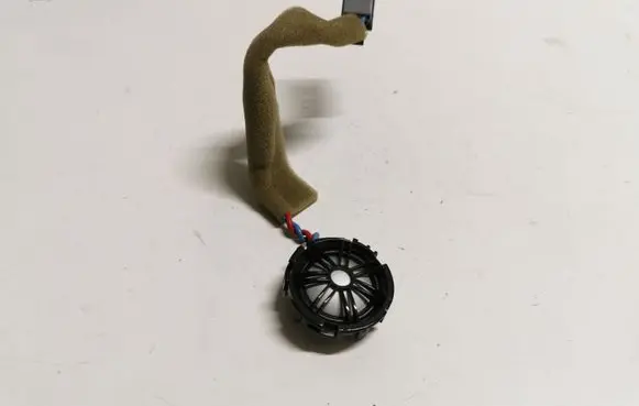 Front door high frequency speaker