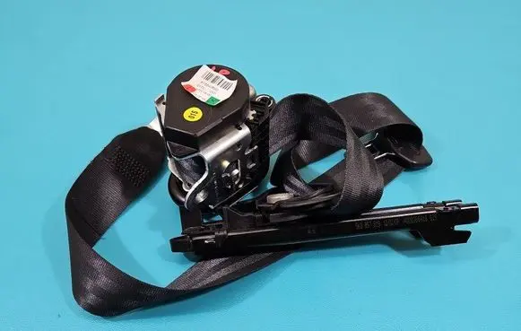 Volkswagen Golf VI Front seatbelt 615549600 IMPRK1471080